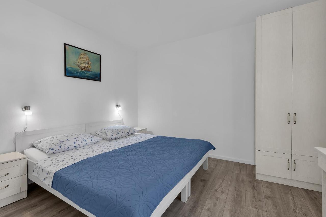 Apartments By The Sea Podgora, Makarska - 2596 Exterior photo